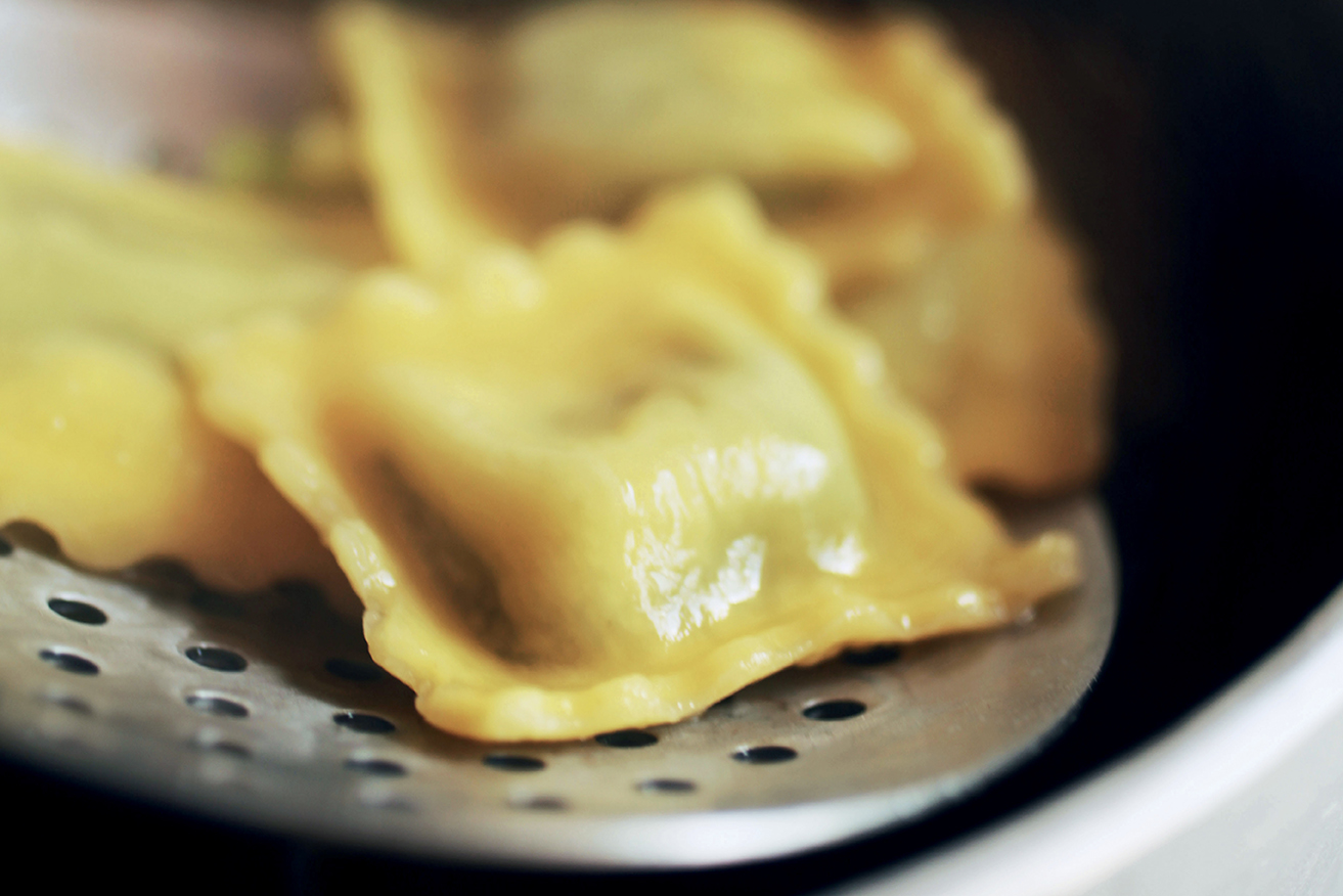 3. Scolare delicatamente la pasta.